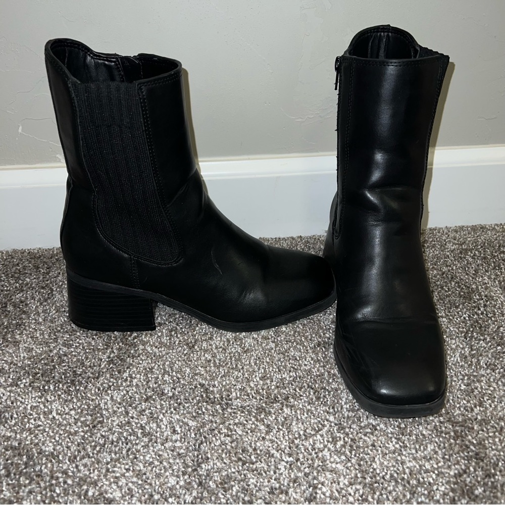 Black Chelsea Boots, Low Platform.
